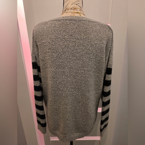 Poof! Gray and Black Size L Cat Sweater - Picture 5 of 7